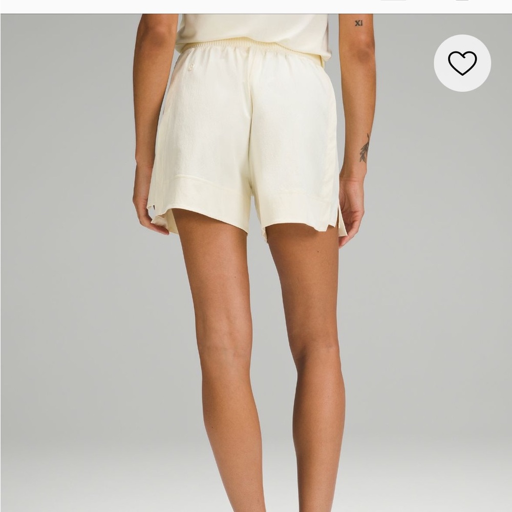 NWT lululemon Stretch WovenRelaxed-Fit HR Short 4"  size XXS